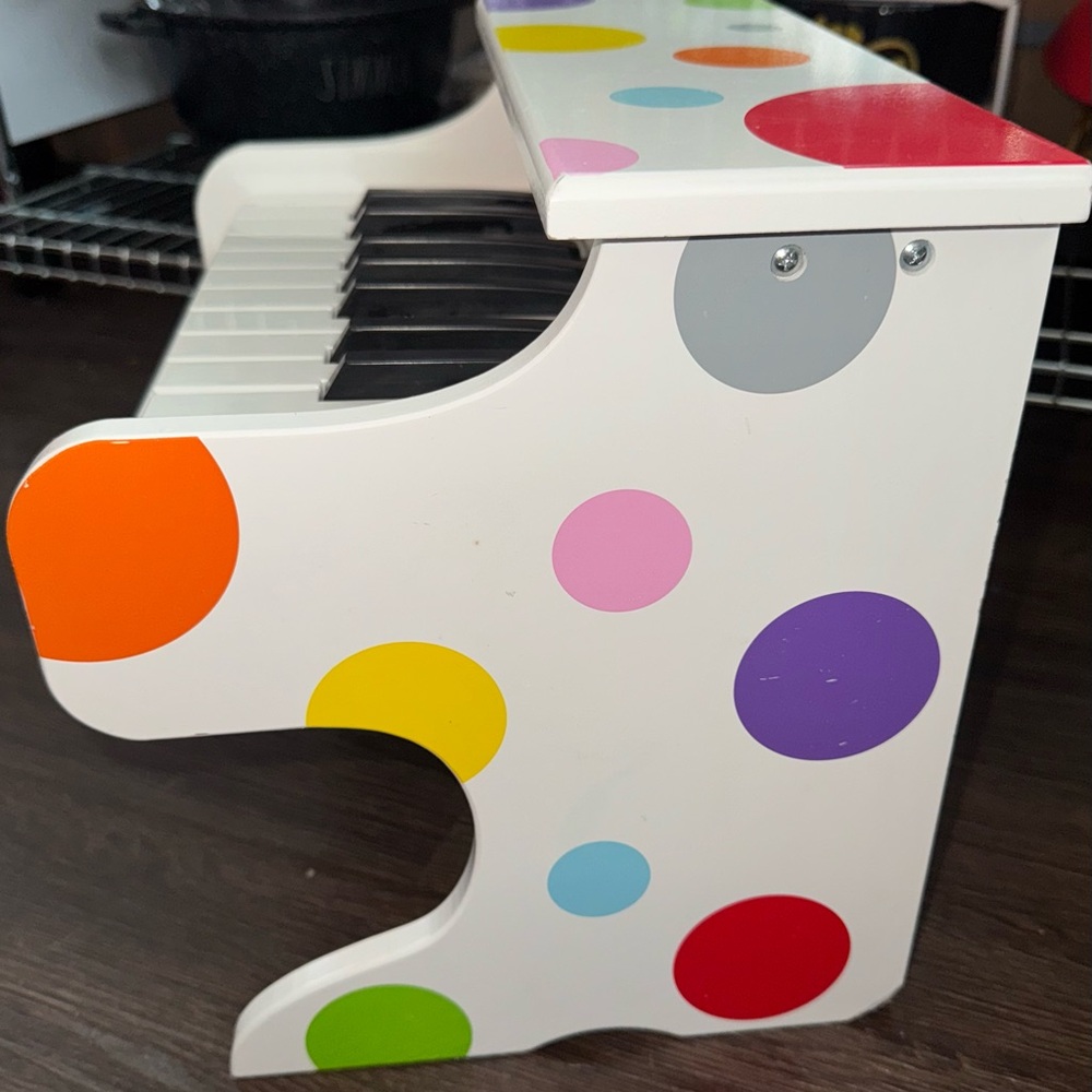Janod Confetti my first electronic Piano 11.4 inch Tall (item has a crack) - Picture 7 of 10
